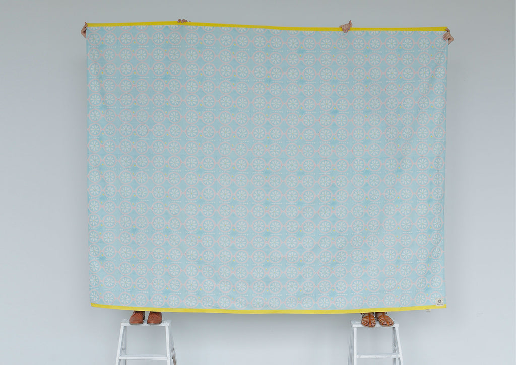 Pastel Daisy Chain Multipurpose Throw